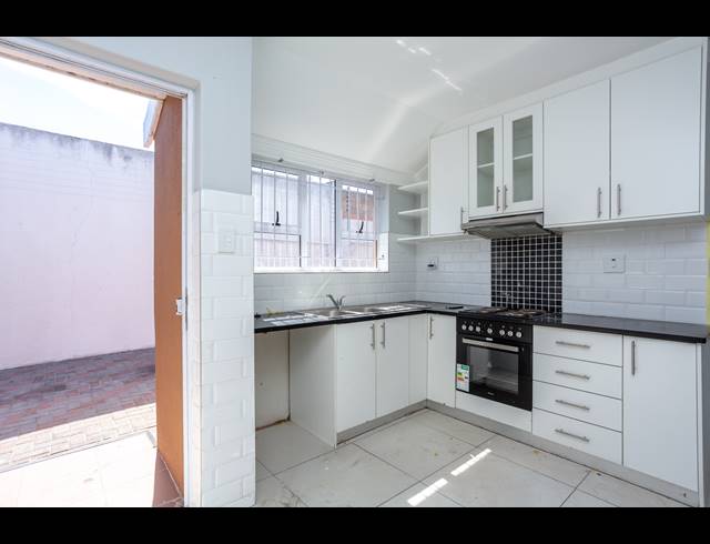 4 BEDROOM FREEHOLD TO LET IN RETREAT
